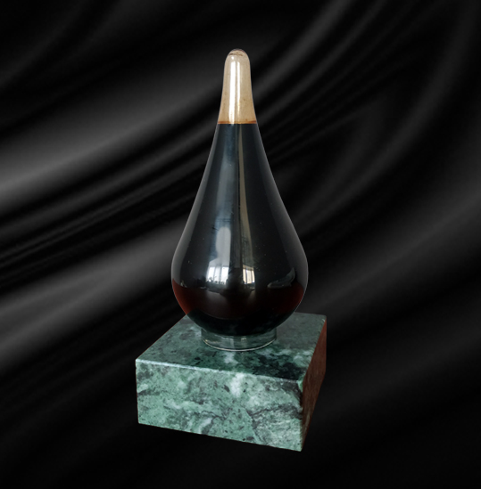 Капля с нефтью